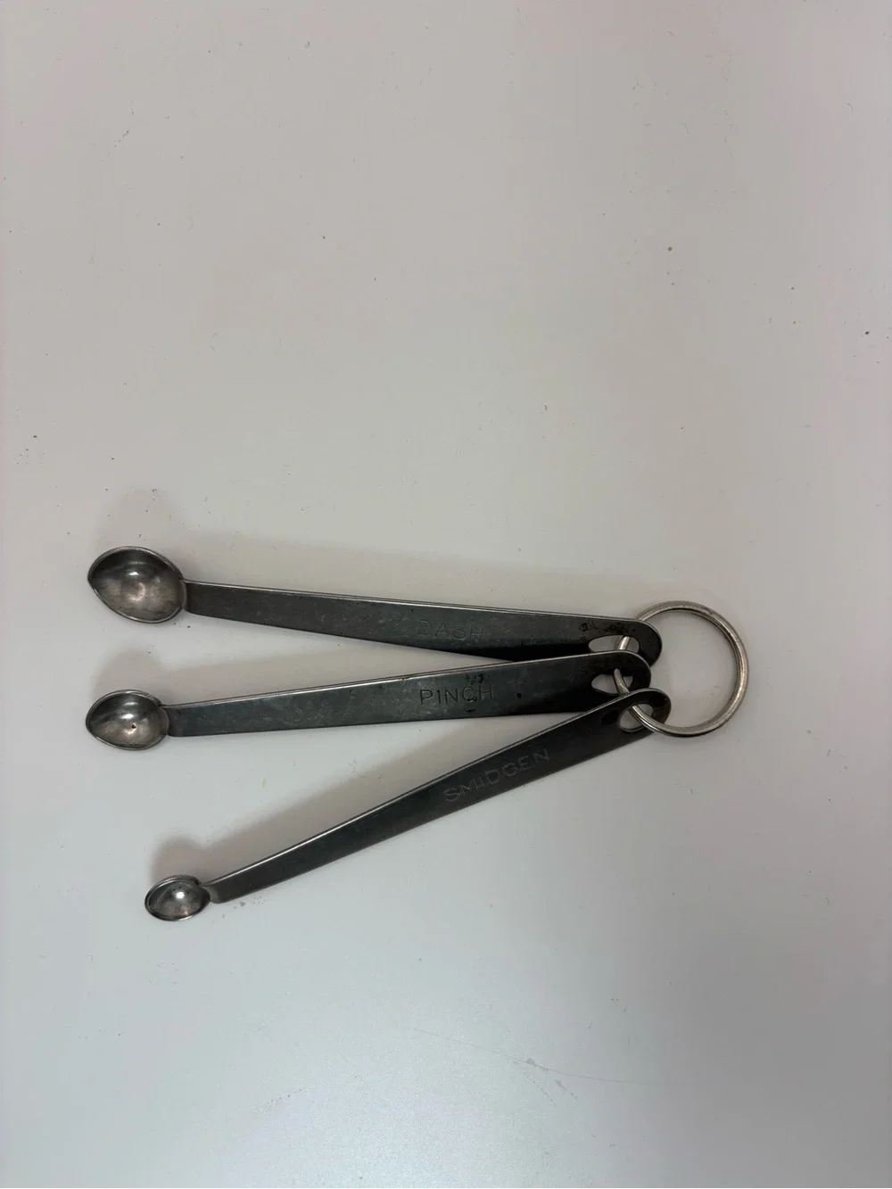 Set of 3 Novelty Dash Pinch Smidgen Measuring Spoons on Ring